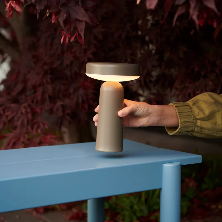 Muuto - Ease Portable LED Outdoor Batterijlamp, taupe