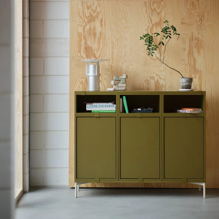 Muuto - Stacked Plankenmodule met deur, bruin-groen