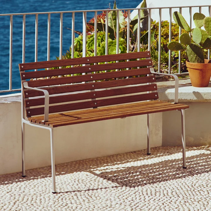 HAY - Traverse Outdoor Dining Bank met armleuningen, aluminium / geolied essenhout