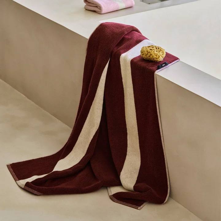 HAY - Stripe badhanddoek 100 x 150 cm, bordeauxrood