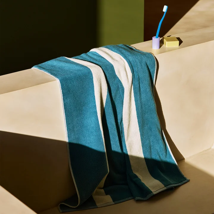 HAY - Stripe badhanddoek 100 x 150 cm, petrolblauw