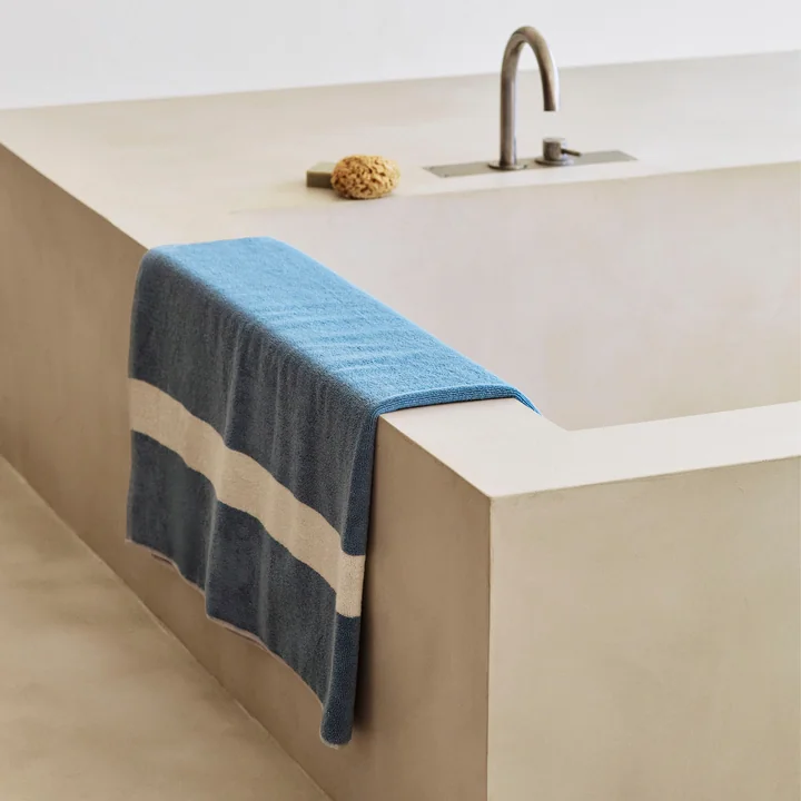 HAY - Stripe badhanddoek 100 x 150 cm, dusty blue