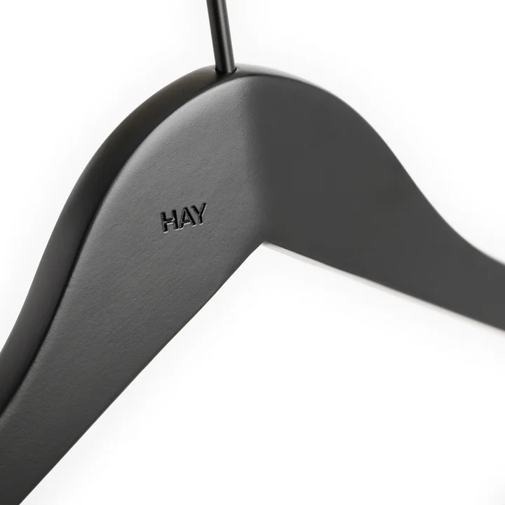 HAY - Smooth Coat slanke kleerhanger, zwart
