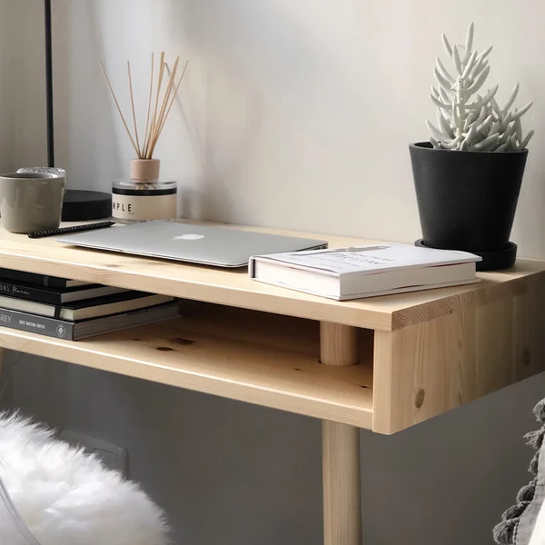 Capo console tafel in de natuur door Karup Design als bureau
