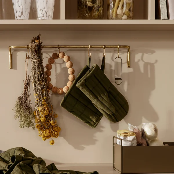 Ferm Living - Hale Oven Handschoen, groen/zwart