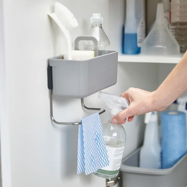 De DoorStore vaatwasser organiser van Joseph Joseph verborgen in de keukenkast
