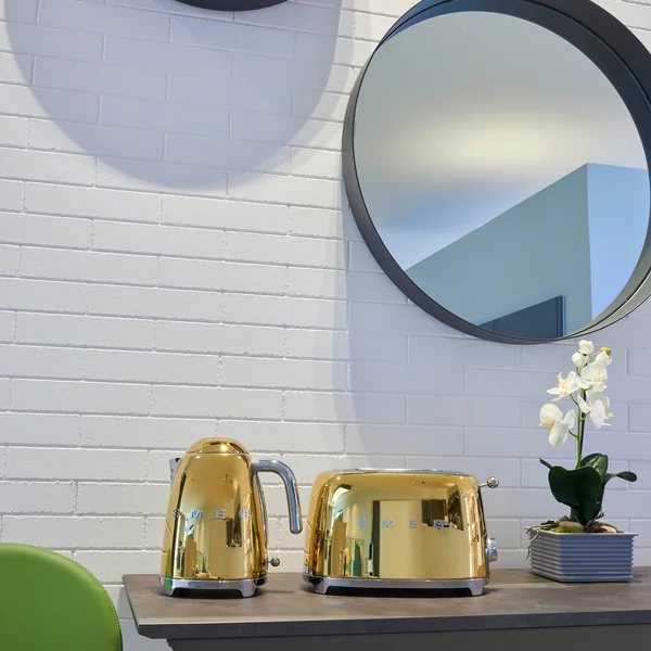 2-snij broodrooster TSF01 en waterkoker van Smeg