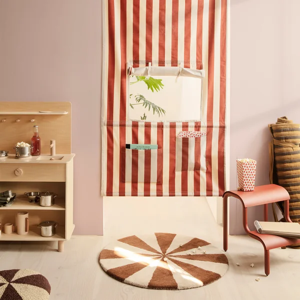 Arch Tufted tapijt van Ferm Living in de uitvoering baksteenrood/ gebroken wit